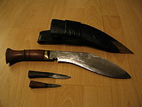 200px-Kukri,_karda_&_chakmak