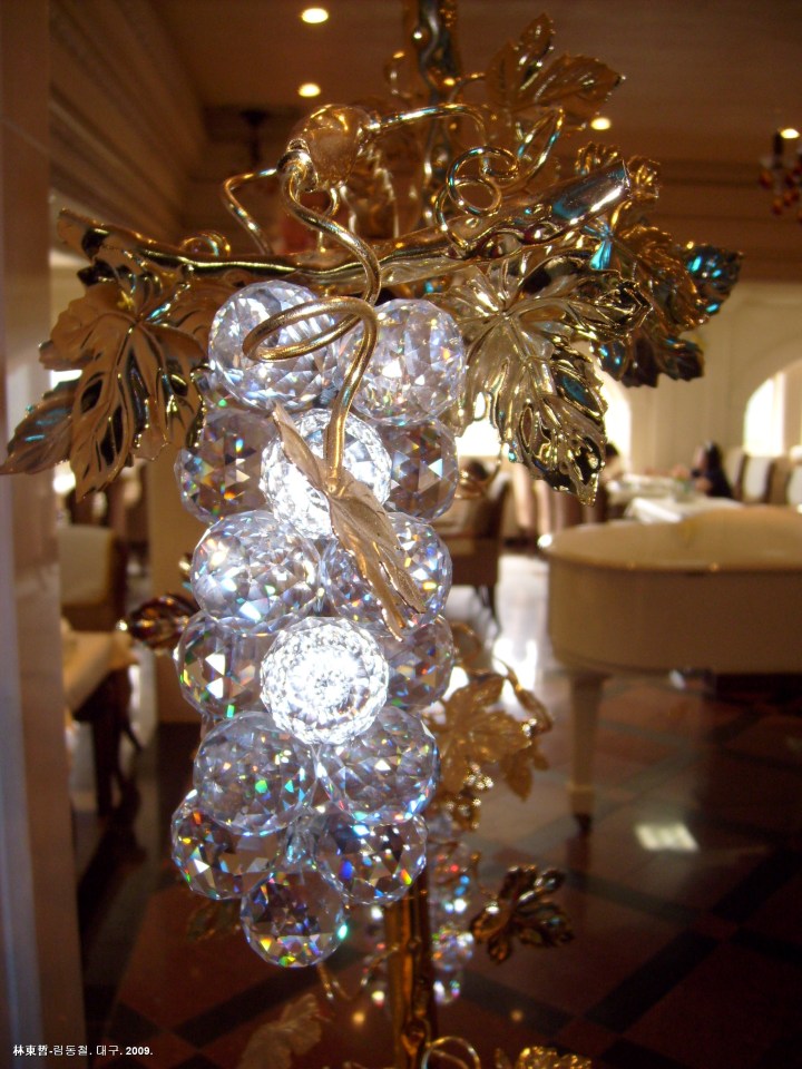 kayasan hotel, A CRYSTAL THING IN THE LOUNGE